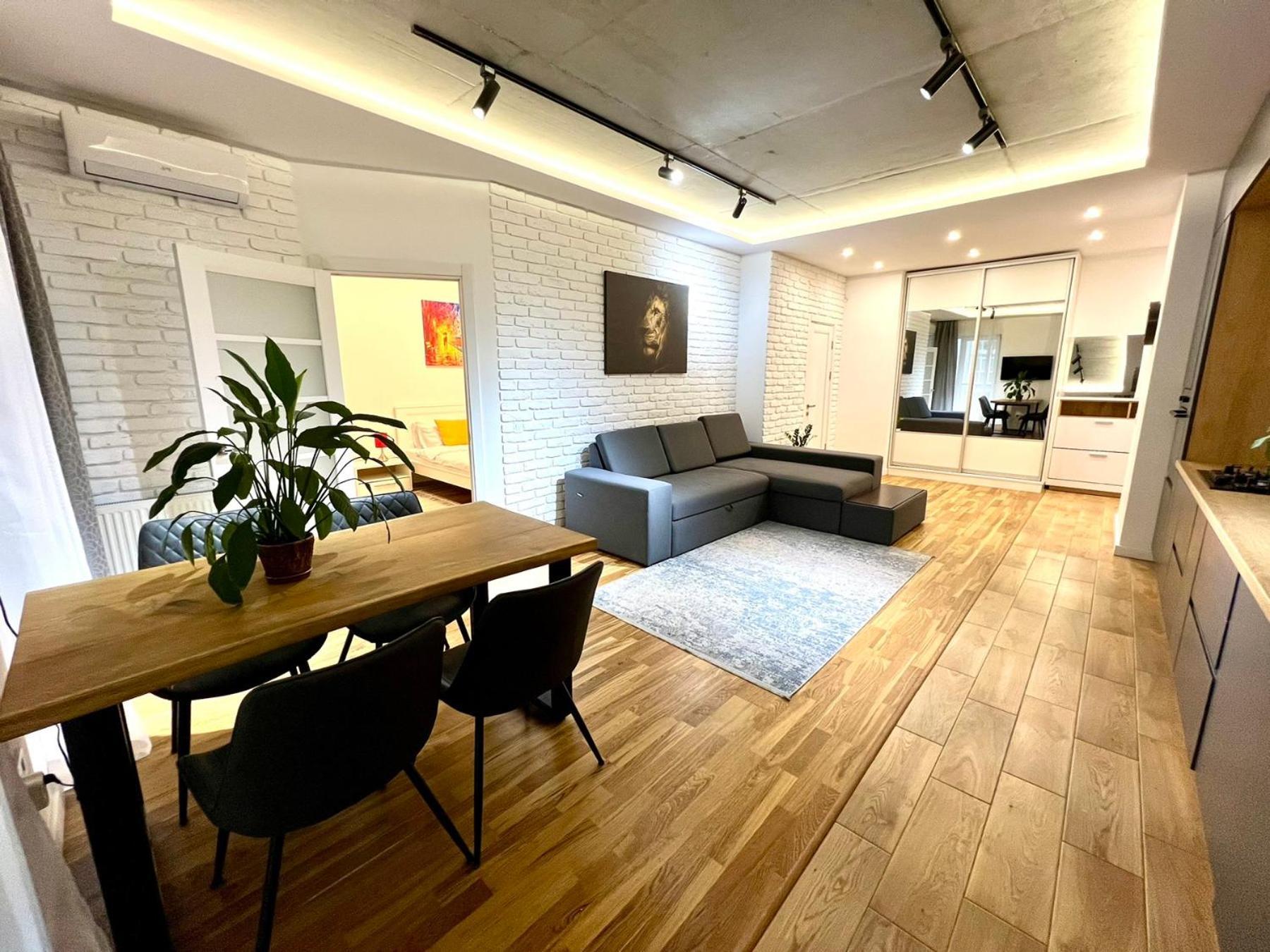 Osapart Malevich Apartment In The Complex Great Britain Lviv Extérieur photo